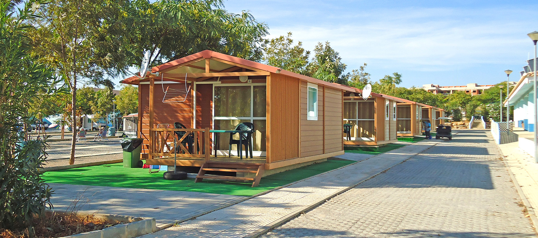 Bungalows for rent in Excellent winter sun campsite in Algarve - Portugal